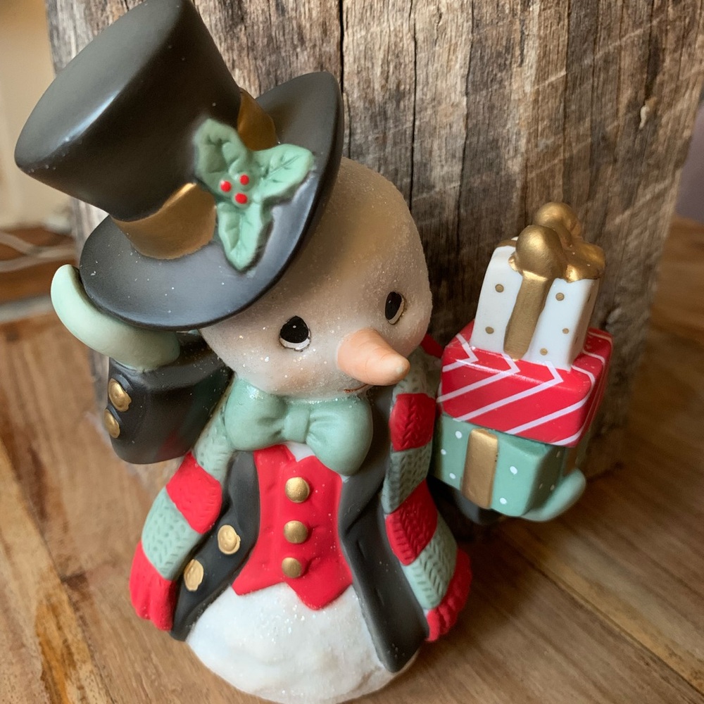 Precious Moments Wrapped Up In Holiday Cheer Annual Snowman Figurine